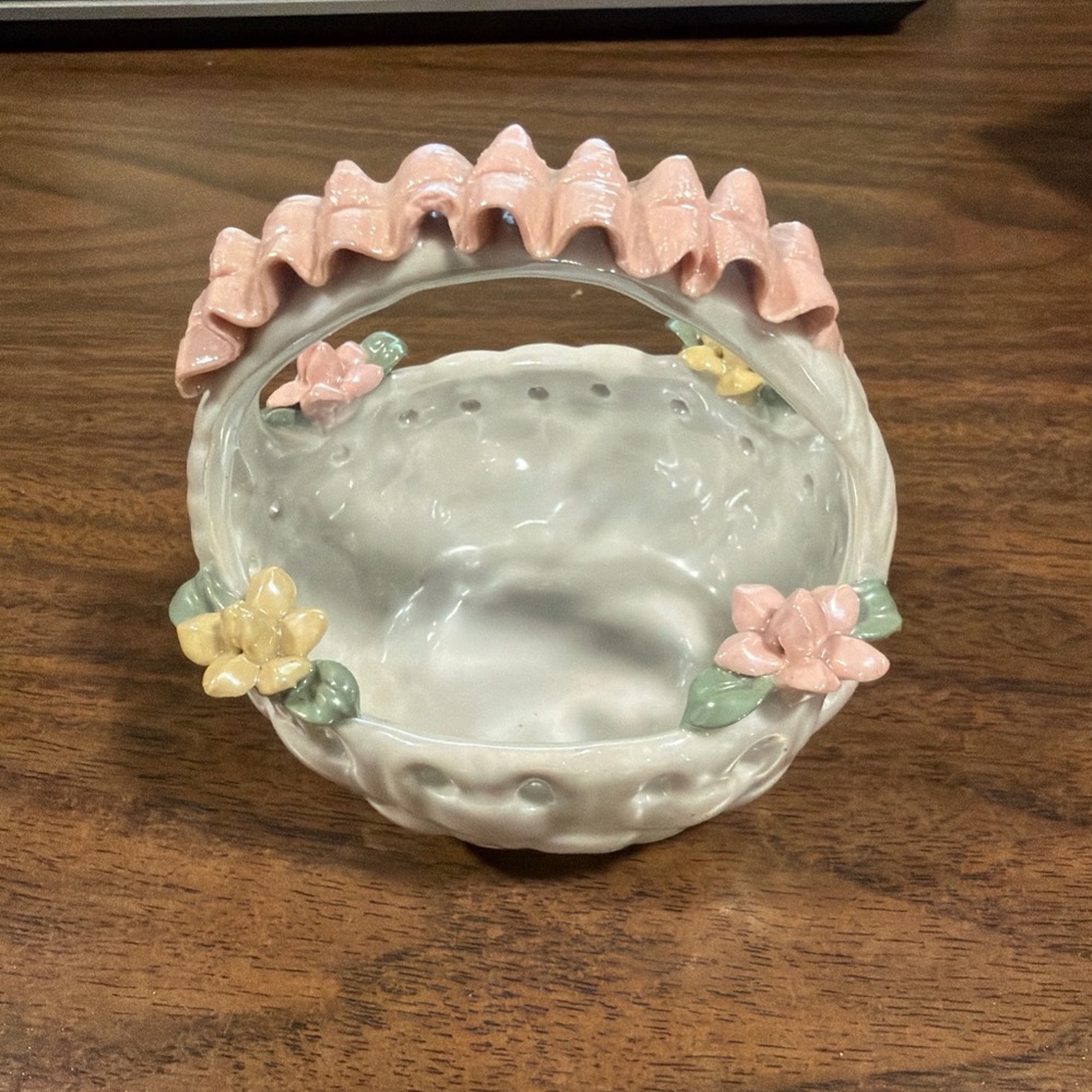 4” D 3.5” X 3.5” Ceramic Basket